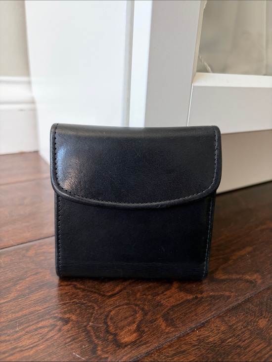 Coach Handbags - RARE Vintage Coach Water Buffalo Kisslock Black Wallet